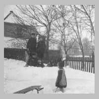 082-0007 Bei Stoermers im Garten im Winter 1941-42.jpg